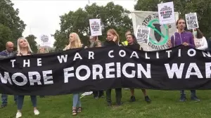 İngiltere'de savaş karşıtları ve Afganlar parlamento oturumu sırasında gösteri düzenledi