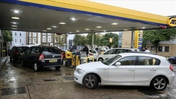 İngiltere'nin güneydoğusu ve Londra'da akaryakıt tedarik sorunu devam ediyor