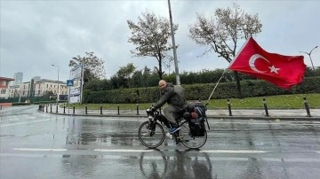 Irkçı ve İslamofobik söylemlere karşı dünyayı pedallıyor