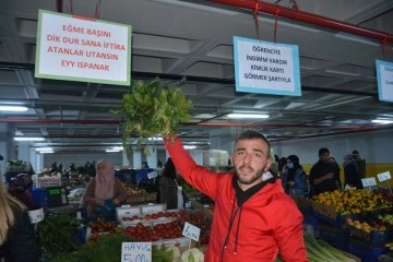 Ispanak satışları düşen esnaf çareyi afiş asmakta buldu