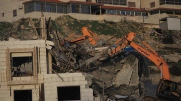 İsrail ordusu Batı Şeria'da 3 Filistinlinin evini yıktı