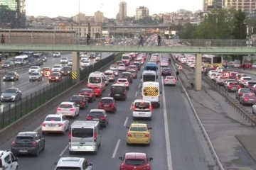 İstanbul'da haftanın ilk iş gününde trafik yoğunluğu