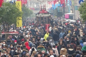 İstanbul'da kar esaretinin ardından vatandaşlar soluğu Taksim’de aldı