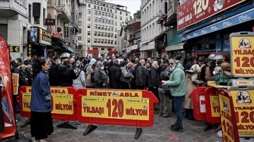 İstanbul'da yılbaşı öncesi alışveriş hareketliliği yaşanıyor