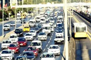 İstanbul'da yüz yüze eğitimin ilk gününde trafik yoğunluğu 51'lerde seyrediyor