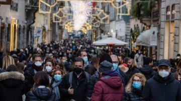 İtalya'da açık havada maske kullanma zorunluluğu kalkıyor