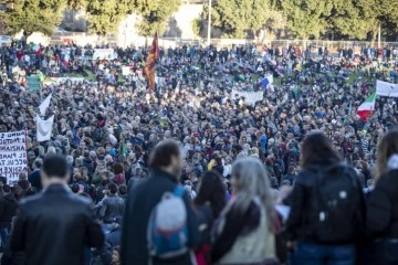 İtalya’da binlerce kişi Yeşil Geçiş sertifikasını protesto etti