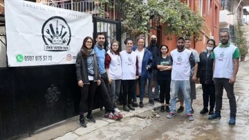 İzmir'de depremin buluşturduğu gönüllüler iyilik hareketinden vazgeçmedi