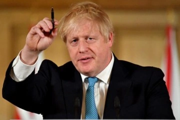 Johnson: 'Ülkeyi kapatmadan Omicron'dan kurtulma şansımız var'