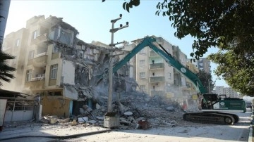 Kahramanmaraş merkezli depremlerden etkilenen illerde 50 bin 576 binanın acil yıkılması gerekiyor