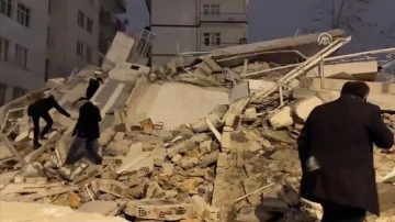 Kahramanmaraş'ta 7,4 büyüklüğünde, Gaziantep'te 6,4 büyüklüğünde deprem meydana geldi
