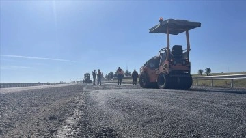 Kahramanmaraş'ta depremde hasar gören kara yolları onarılıyor