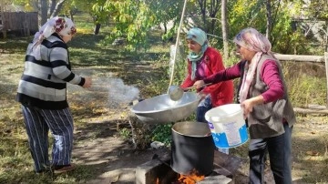 Karslı kadınlar imeceyle ballı köme yapımına başladı