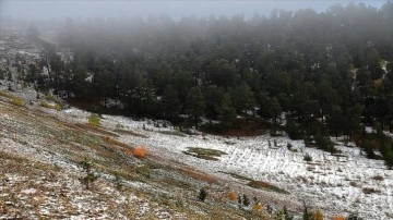 Kars'ta kar ve sonbahar renkleri güzel manzaralar oluşturdu