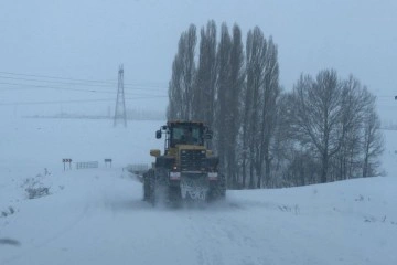 Kars’ta kar ve tipiden 65 köy yolu ulaşıma kapandı