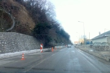 Kastamonu’da eriyen kar heyelana sebep oldu