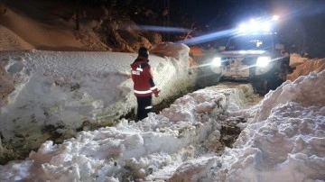 Kastamonu'da köyde mahsur kalan hastaya 4 saatlik çalışma sonucu ulaşıldı