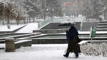 Kayseri'de yoğun kar yağışı etkili oluyor