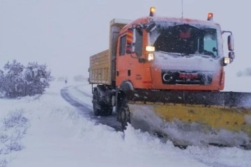 Kırıkkale'de karın kapattığı 21 köy yolu ulaşıma açıldı
