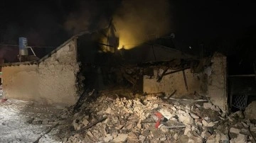 Konya'da yangın çıkan evde çöken çatının altında kalan 7 depremzede öldü