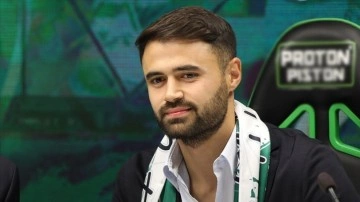 Konyasporlu milli futbolcu Ahmet Çalık trafik kazasında hayatını kaybetti