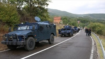 Kosova'da, Sırbistan plakalı araçlara geçici plaka verilmesinin neden olduğu kriz sürüyor