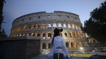 Kovid-19 tüm dünyada turizm sektörünü vurmaya 2021'de de devam etti