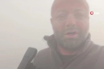 Kum fırtınasını haber yapmak isteyen İHA muhabirinin zor anları