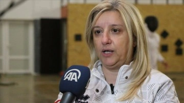 Kuzey Makedonya'daki tek kadın eskrim antrenörü Kuzmanovska'nın zorluklarla mücadelesi