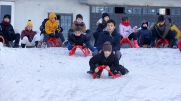 Malatya, Kütahya, Bolu, Elazığ, Bingöl ve Uşak'ta eğitime kar engeli