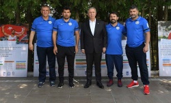 Mansur Yavaş, olimpiyatlara gidecek ASKİ'li sporcularla bir araya geldi