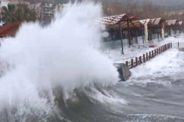 Marmara ve Avşa adalarına gemi seferine fırtına engeli