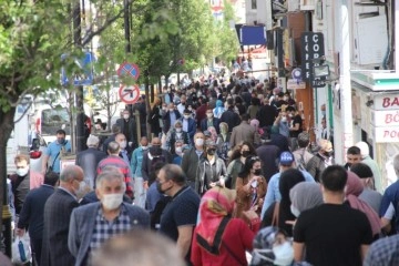 Maske yüzdeki duyguları örttü