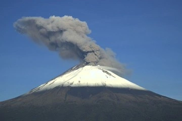 Meksika’daki Popocatepetl Yanardağı'nda 3 patlama yaşandı