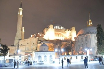 Mevlit Kandili'nde vatandaşlar Ayasofya-i Kebir Cami-i Şerifi'ne akın etti