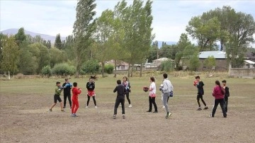 Milli sporcu Büşranur, Kars'ta kendisi gibi şampiyonlar yetiştiriyor