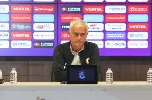 Mourinho: 'Trabzonspor ile Şampiyonlar Ligi havasında maç oynayacağız'