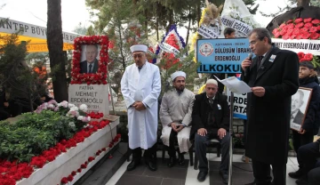 MERİNOS ONURSAL BAŞKANI MERHUM MEHMET ERDEMOĞLU MEZARI BAŞINDA