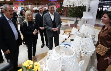 EVDE &Uuml;RETEN KADINLAR EKONOMİYE DEĞER KATIYOR