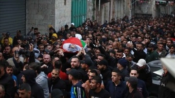 Nablus'ta İsrail güçlerinin açtığı ateş sonucu ölen Filistinli toprağa verildi