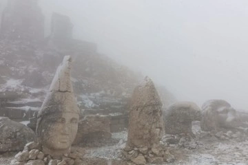 Nemrut Dağı’na mevsimin ilk karı düştü