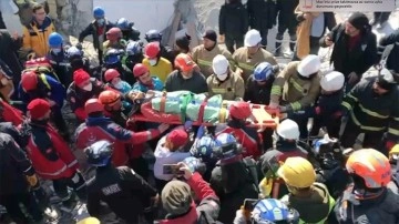 Nurdağı'nda depremin 129. saatinde 4 kişi enkazdan kurtarıldı