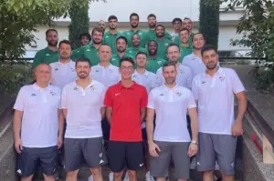 Olimpiyat şampiyonu Mete Gazoz’dan Frutti Extra Bursaspor’a ziyaret