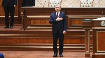 Özbekistan'da cumhurbaşkanı seçiminin galibi Mirziyoyev, yemin ederek görevine başladı