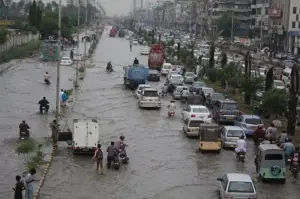 Pakistan’da şiddetli yağışlar felakete sebep oldu: 5 ölü, 30 yaralı