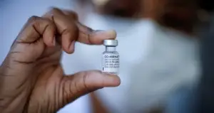 Pfizer/BioNTech aşısı dünyada tam onay alan ilk aşı oldu