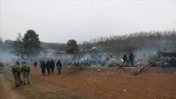 Polonya Savunma Bakanı: Belarus sınırında bekleyenlerin bazıları ülkeye girdi