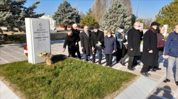 Rahşan Ecevit ölümünün 2. yılında kabri başında anıldı