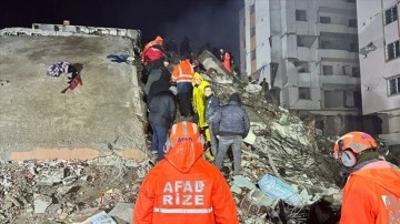 Rize AFAD öncülüğünde, Gaziantep'te anne ve çocuğu 63 saat sonra enkazdan kurtarıldı