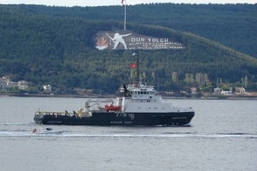 Rus askeri römorkörü Çanakkale Boğazı’ndan geçti